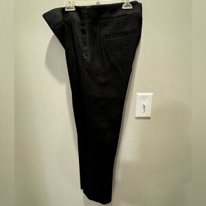 Black dress pants size 6
Side zipper 
Textured material